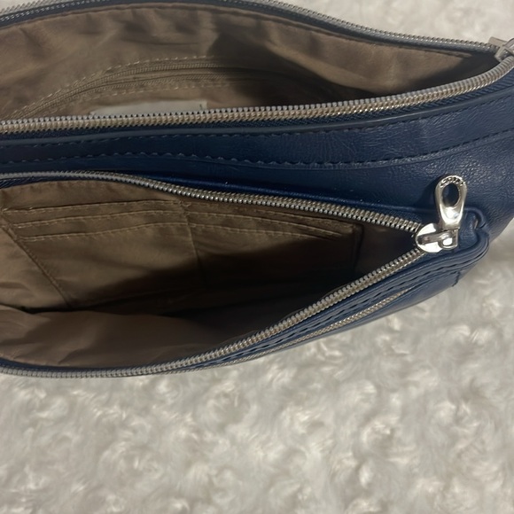 RELIC BY FOSSIL EVIE NAVY BLUE FAUX LEATHER CROSSBODY BAG - Picture 5 of 10